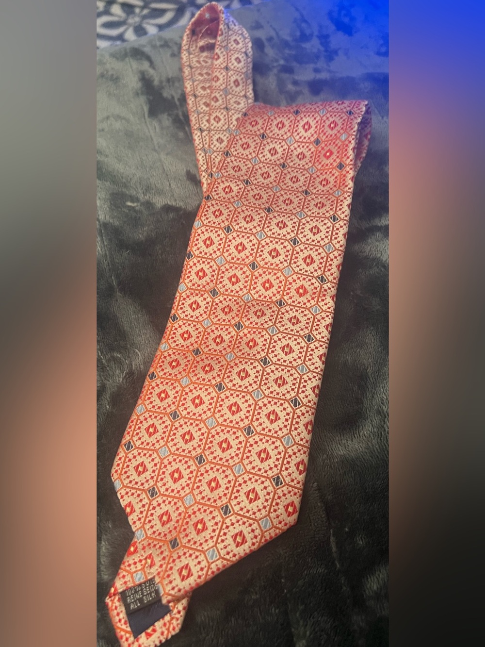 Men's patterned necktie